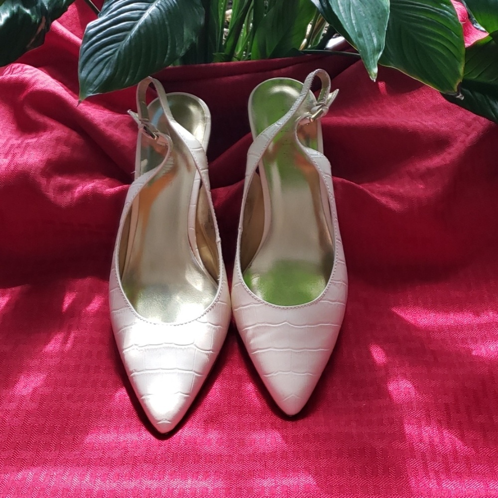 Slingback pumps